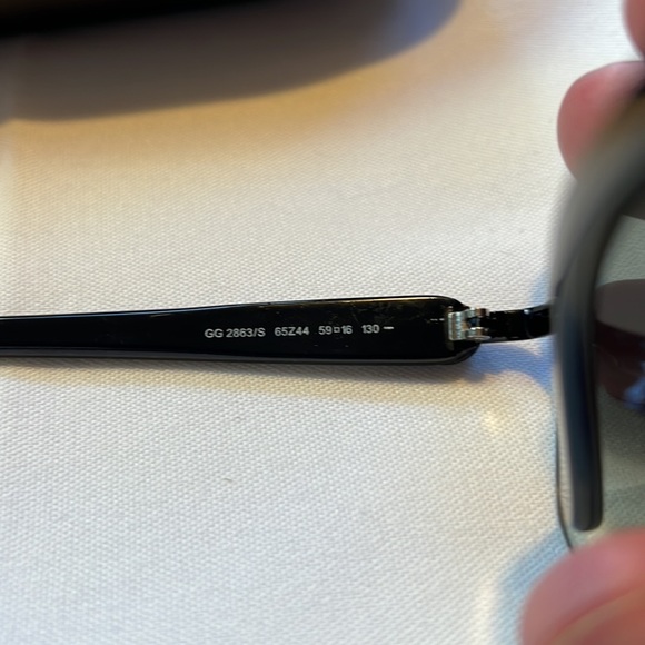 ✨HP✨ GUCCI Sunglasses - Picture 2 of 4